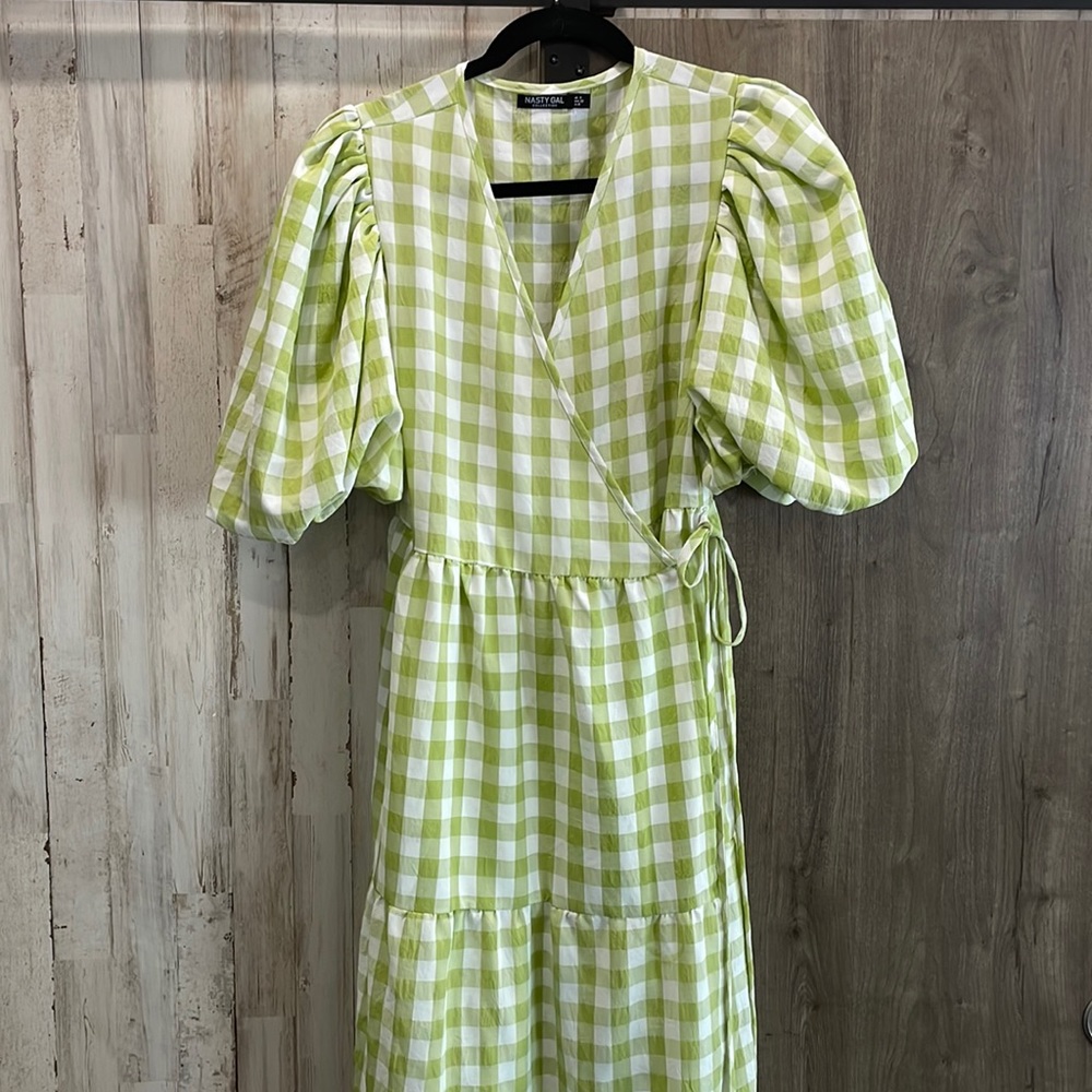 Nasty Gal Gingham Puff Sleeve Wrap Dress 💚